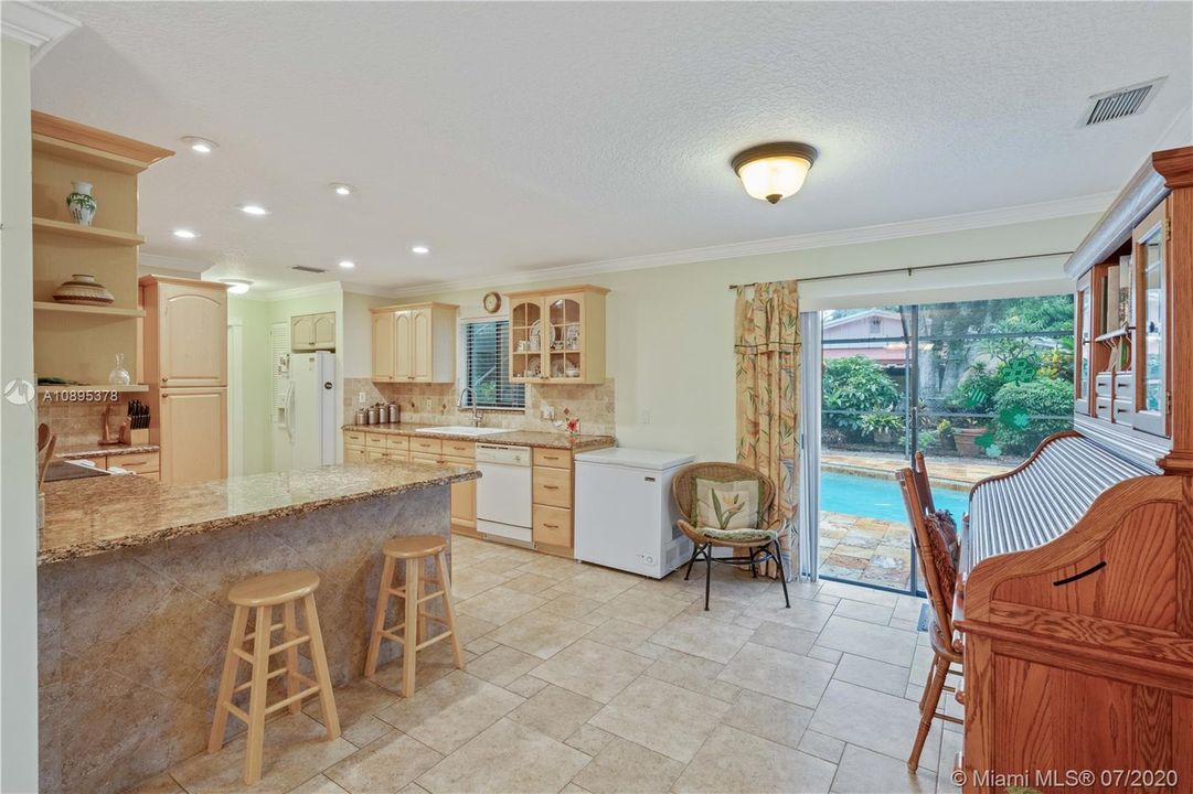 Recently Sold: $359,000 (2 beds, 1 baths, 1144 Square Feet)