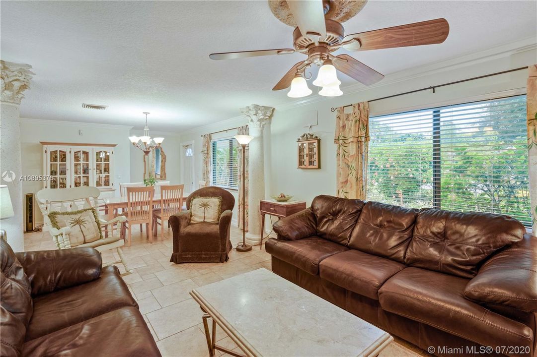 Recently Sold: $359,000 (2 beds, 1 baths, 1144 Square Feet)