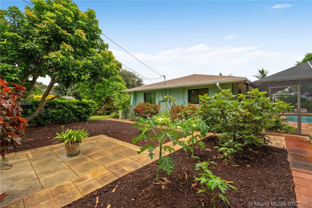 Recently Sold: $359,000 (2 beds, 1 baths, 1144 Square Feet)