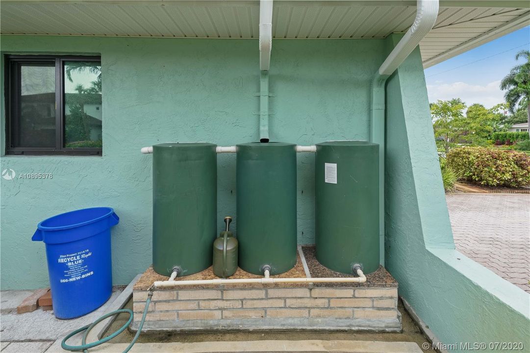 Recently Sold: $359,000 (2 beds, 1 baths, 1144 Square Feet)