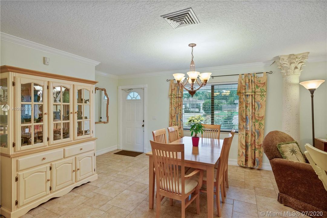 Recently Sold: $359,000 (2 beds, 1 baths, 1144 Square Feet)