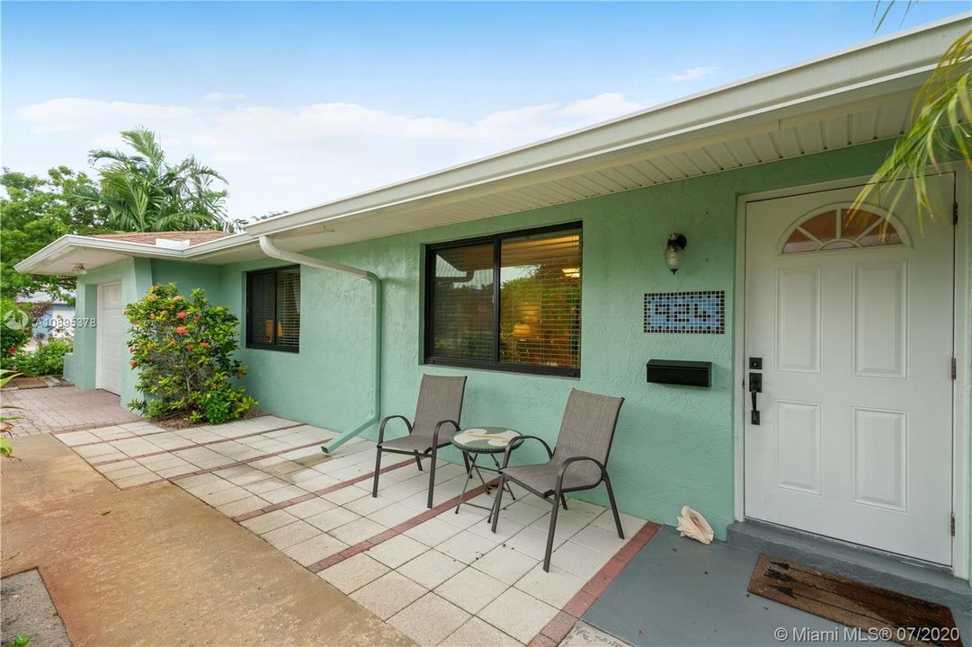 Recently Sold: $359,000 (2 beds, 1 baths, 1144 Square Feet)