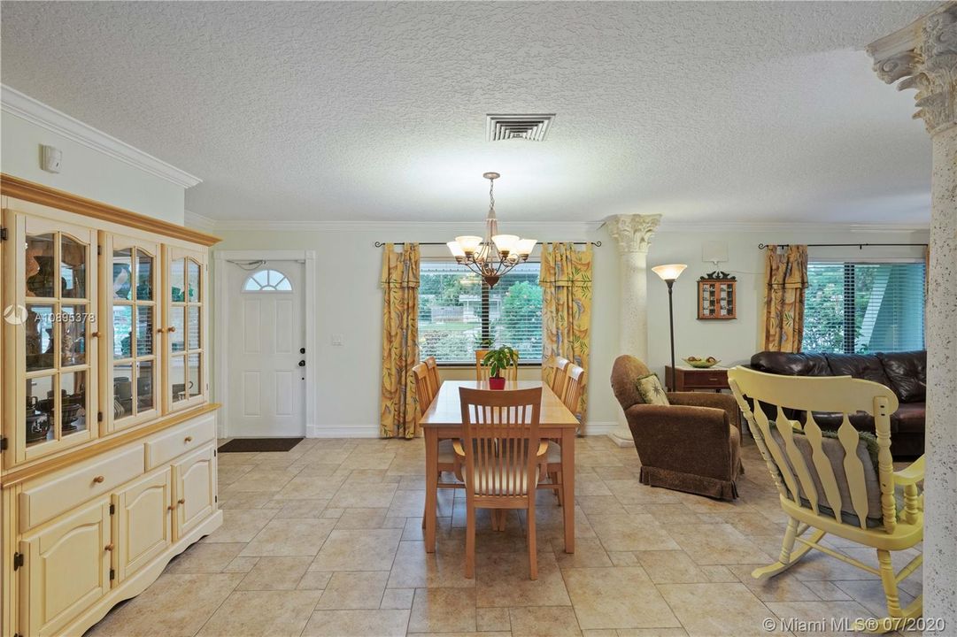 Recently Sold: $359,000 (2 beds, 1 baths, 1144 Square Feet)