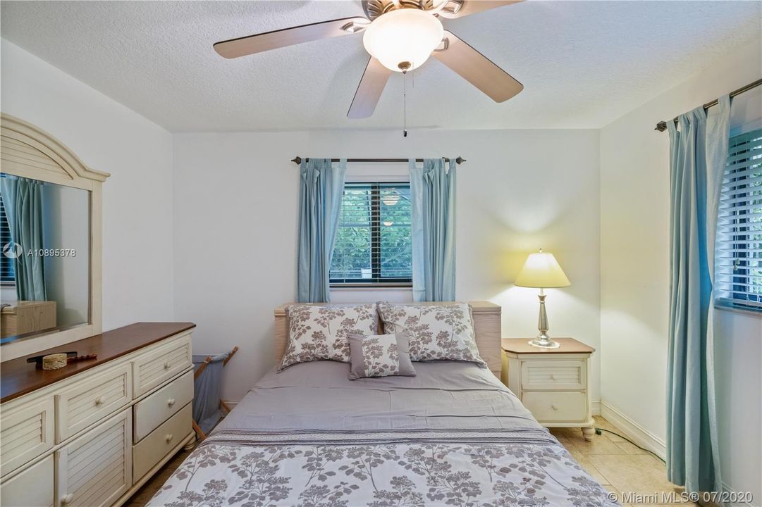 Recently Sold: $359,000 (2 beds, 1 baths, 1144 Square Feet)