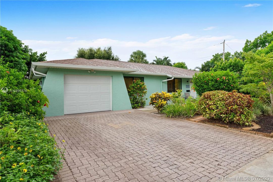 Recently Sold: $359,000 (2 beds, 1 baths, 1144 Square Feet)