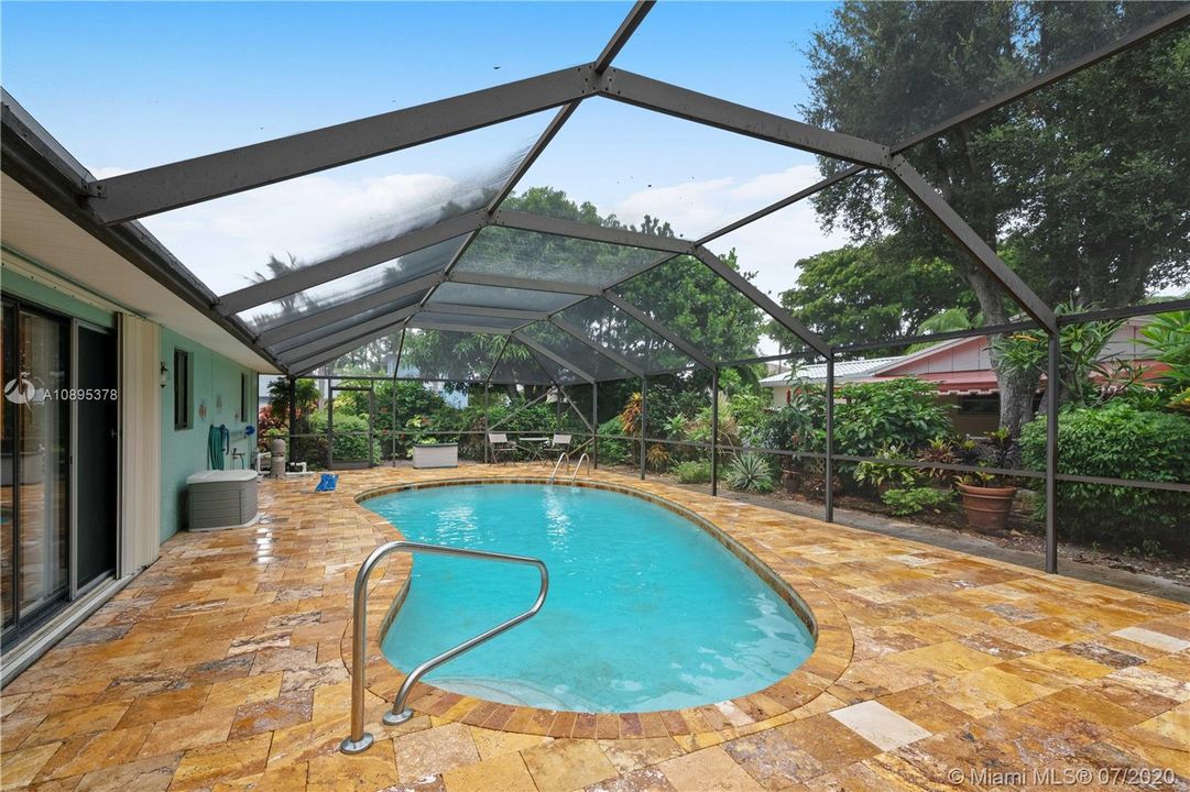 Recently Sold: $359,000 (2 beds, 1 baths, 1144 Square Feet)