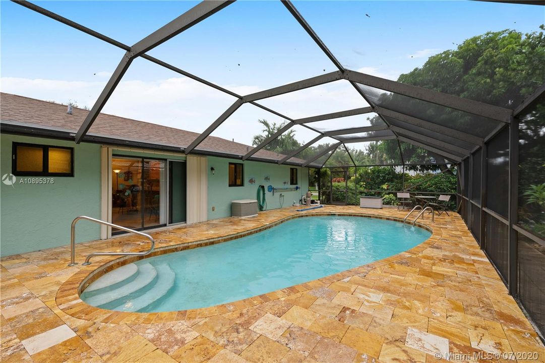 Recently Sold: $359,000 (2 beds, 1 baths, 1144 Square Feet)