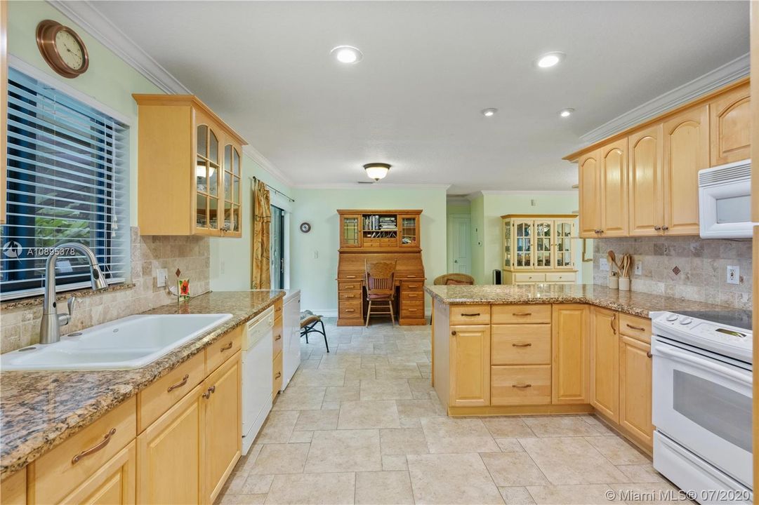 Recently Sold: $359,000 (2 beds, 1 baths, 1144 Square Feet)