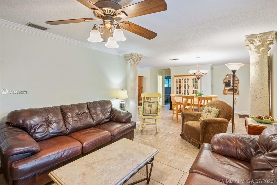 Recently Sold: $359,000 (2 beds, 1 baths, 1144 Square Feet)