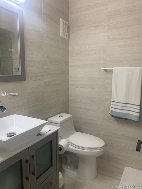 Недавно продано: $285,000 (2 спален, 2 ванн, 1000 Квадратных фут)