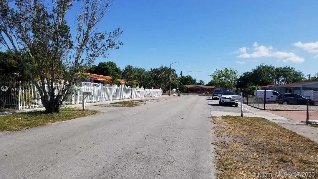 Vendido Recientemente: $360,000 (4 camas, 2 baños, 1176 Pies cuadrados)