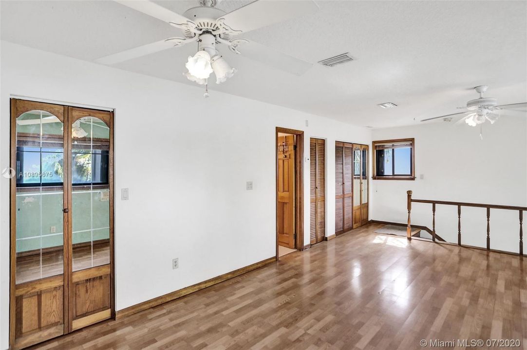 Recently Sold: $315,000 (3 beds, 2 baths, 1808 Square Feet)