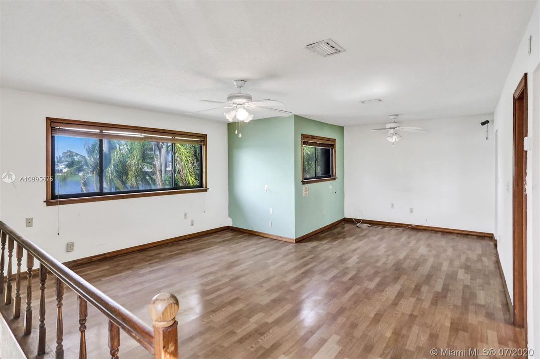 Recently Sold: $315,000 (3 beds, 2 baths, 1808 Square Feet)