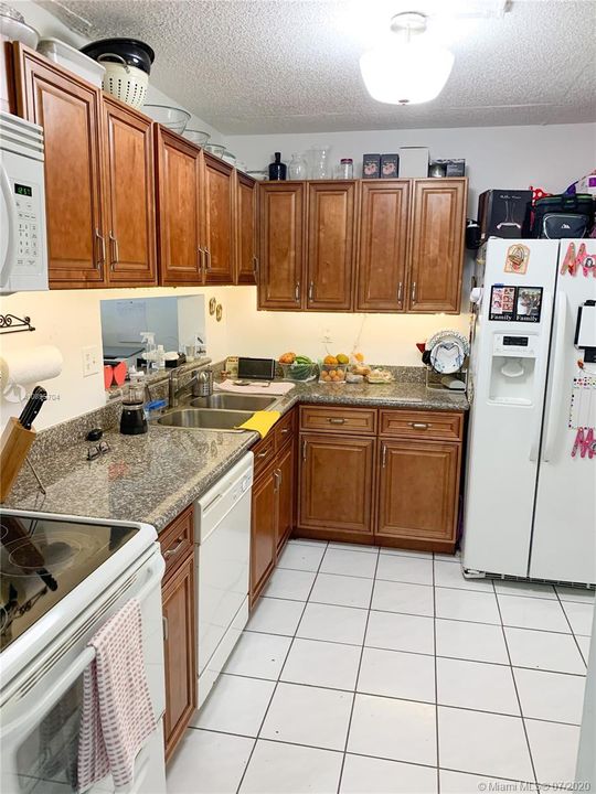 Vendido Recientemente: $171,900 (2 camas, 2 baños, 965 Pies cuadrados)