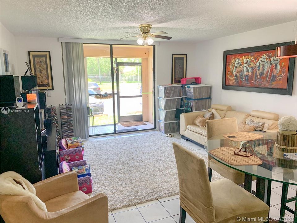 Vendido Recientemente: $171,900 (2 camas, 2 baños, 965 Pies cuadrados)