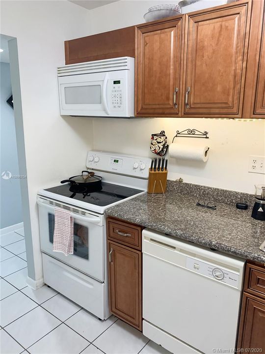 Vendido Recientemente: $171,900 (2 camas, 2 baños, 965 Pies cuadrados)