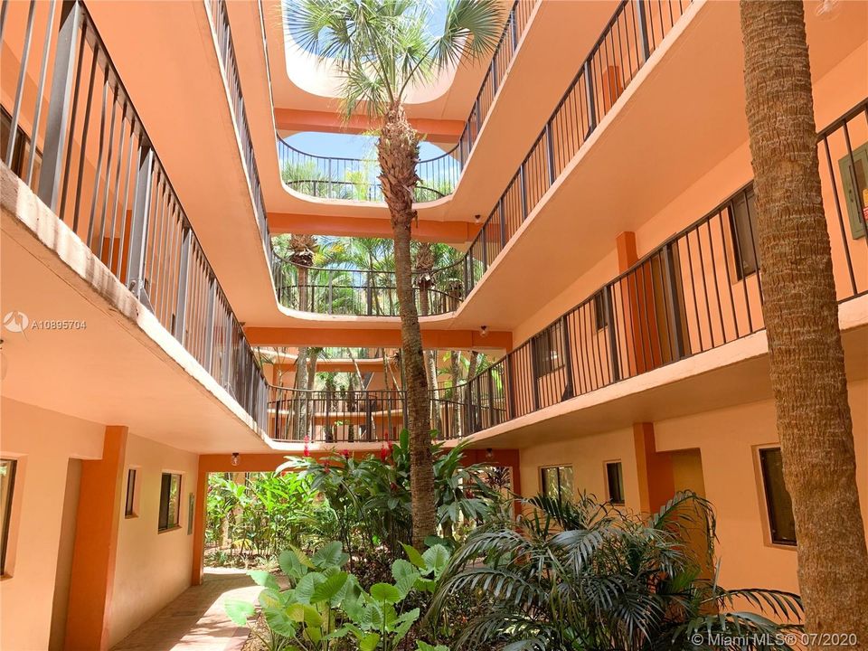 Vendido Recientemente: $171,900 (2 camas, 2 baños, 965 Pies cuadrados)
