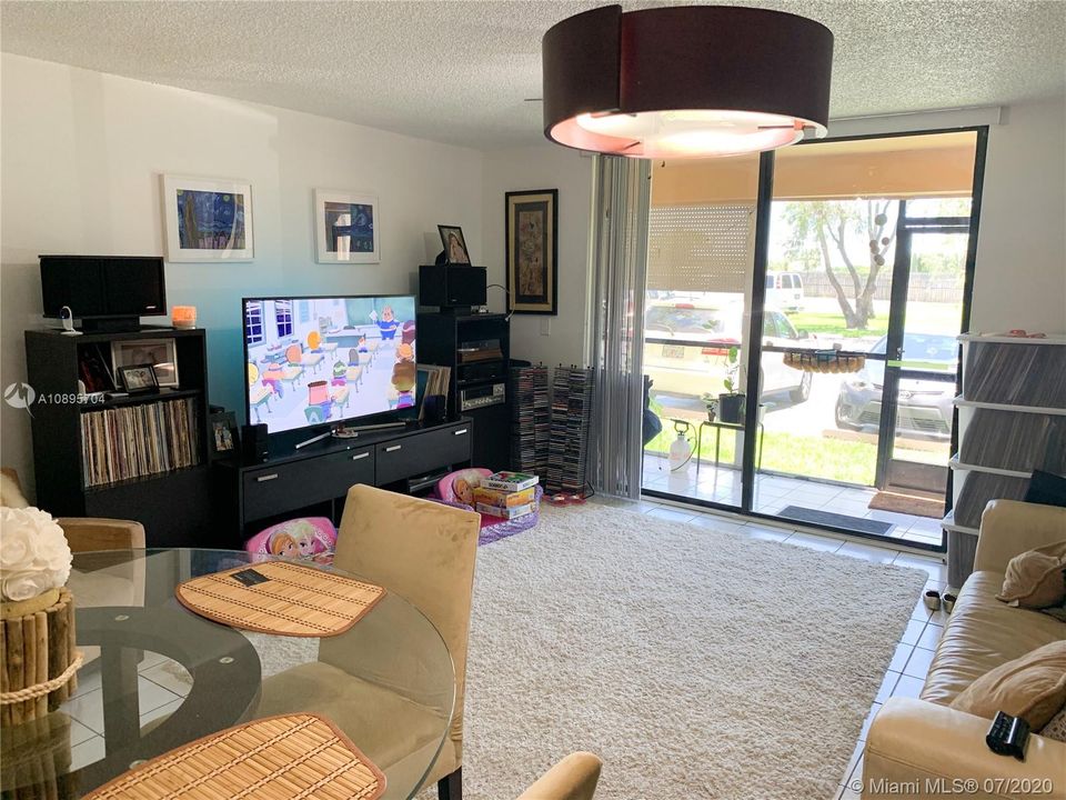 Vendido Recientemente: $171,900 (2 camas, 2 baños, 965 Pies cuadrados)