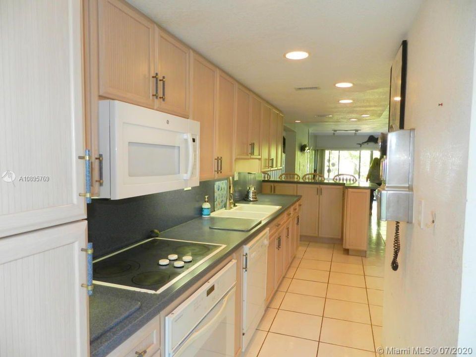 Vendido Recientemente: $320,000 (2 camas, 2 baños, 1336 Pies cuadrados)