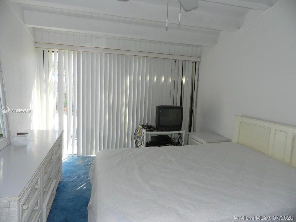 Vendido Recientemente: $320,000 (2 camas, 2 baños, 1336 Pies cuadrados)