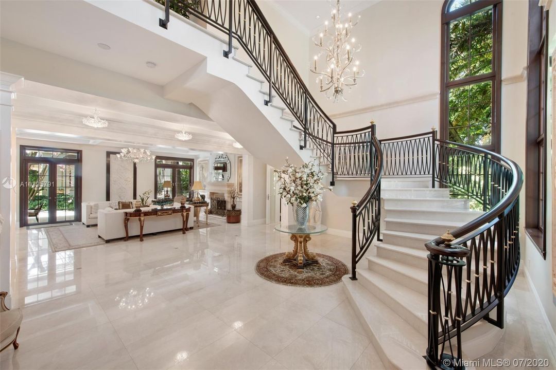 Недавно продано: $6,995,000 (8 спален, 12 ванн, 8756 Квадратных фут)