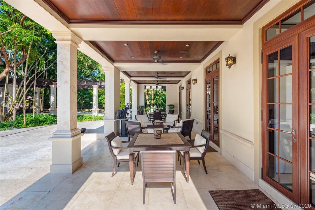 Недавно продано: $6,995,000 (8 спален, 12 ванн, 8756 Квадратных фут)