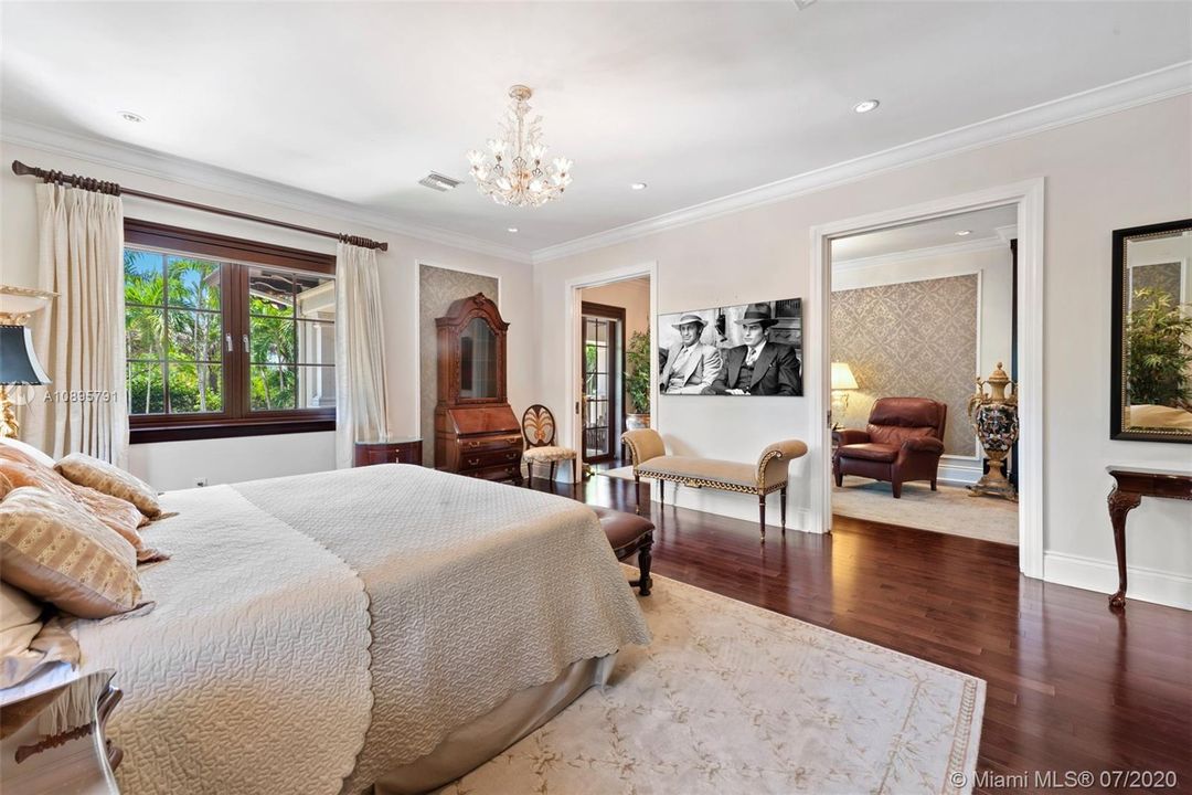 Недавно продано: $6,995,000 (8 спален, 12 ванн, 8756 Квадратных фут)