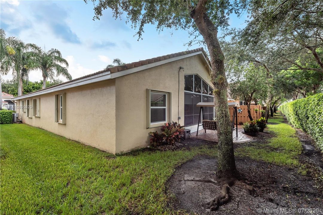 Vendido Recientemente: $357,900 (3 camas, 2 baños, 1822 Pies cuadrados)