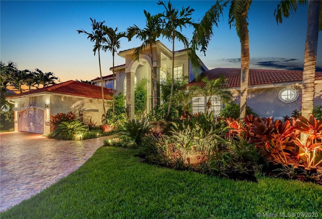 Recently Sold: $1,705,250 (5 beds, 3 baths, 3812 Square Feet)