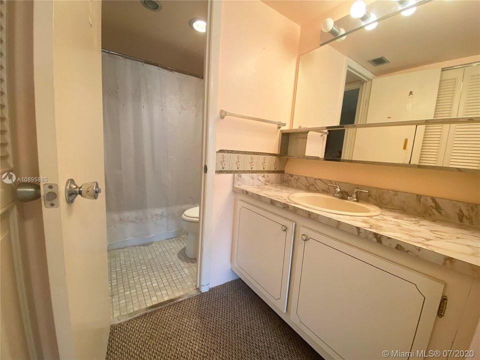Recently Sold: $74,900 (1 beds, 1 baths, 740 Square Feet)