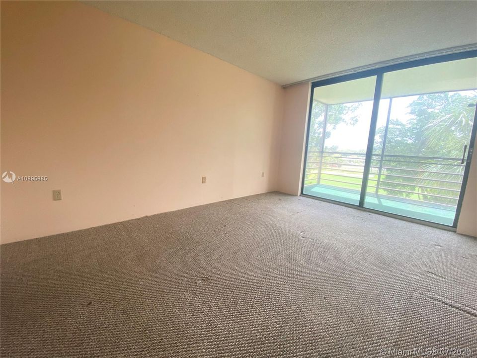 Recently Sold: $74,900 (1 beds, 1 baths, 740 Square Feet)
