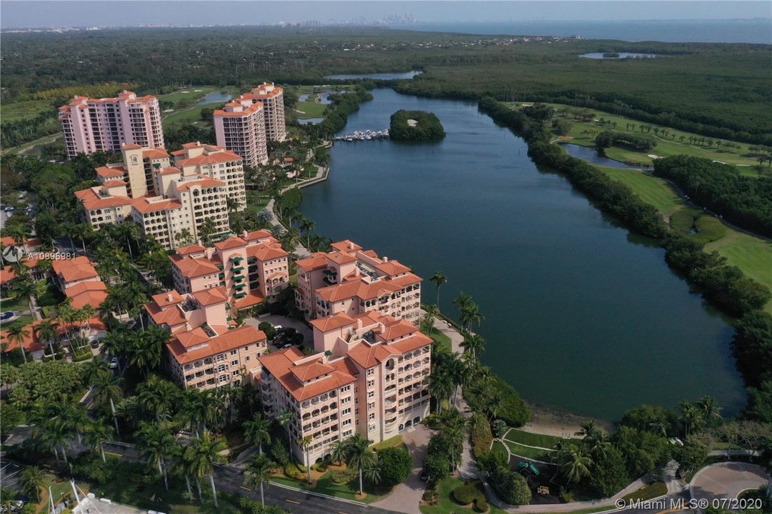 Recently Rented: $7,500 (4 beds, 4 baths, 3288 Square Feet)