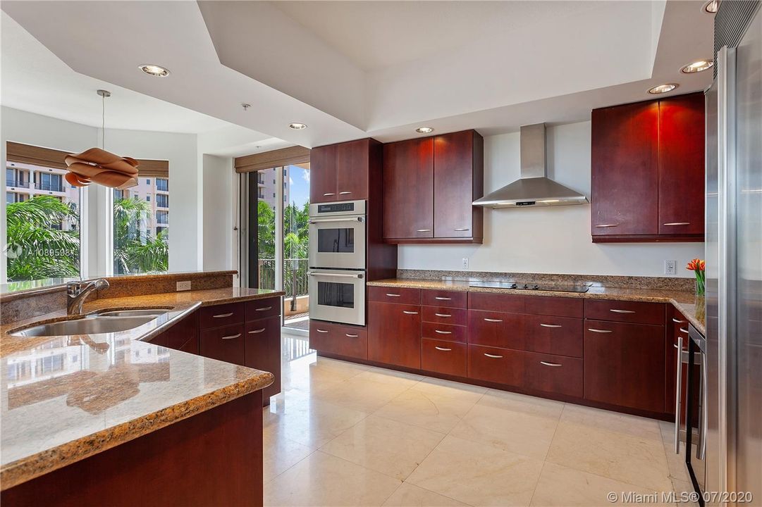 Recently Rented: $7,500 (4 beds, 4 baths, 3288 Square Feet)