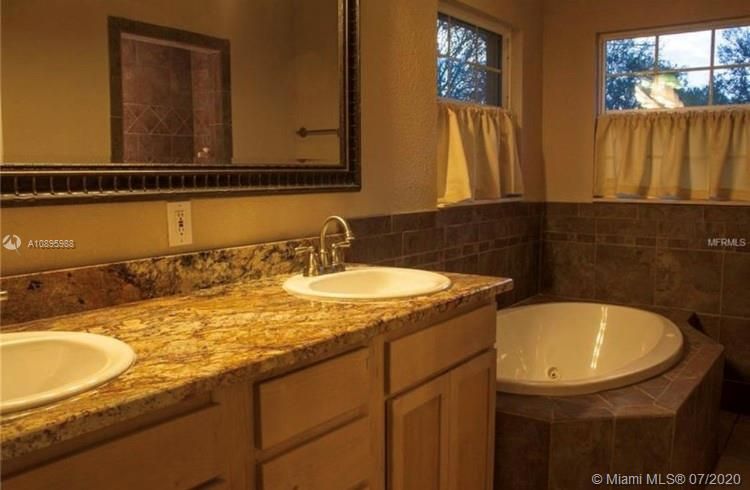 Vendido Recientemente: $249,900 (3 camas, 3 baños, 0 Pies cuadrados)