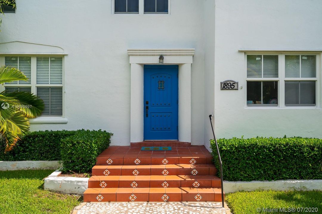 Recently Sold: $779,000 (8 beds, 5 baths, 2260 Square Feet)
