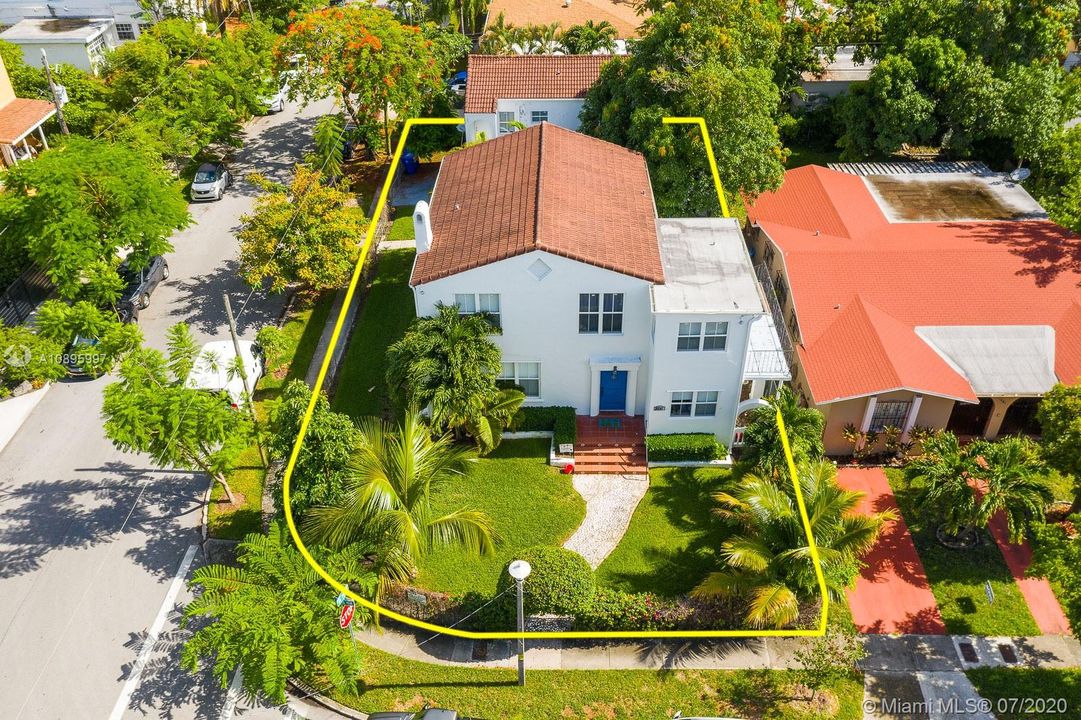 Recently Sold: $779,000 (8 beds, 5 baths, 2260 Square Feet)