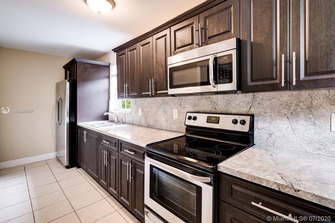 Recently Sold: $779,000 (8 beds, 5 baths, 2260 Square Feet)