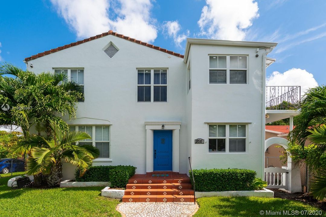 Recently Sold: $779,000 (8 beds, 5 baths, 2260 Square Feet)