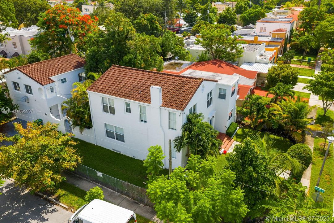 Recently Sold: $779,000 (8 beds, 5 baths, 2260 Square Feet)