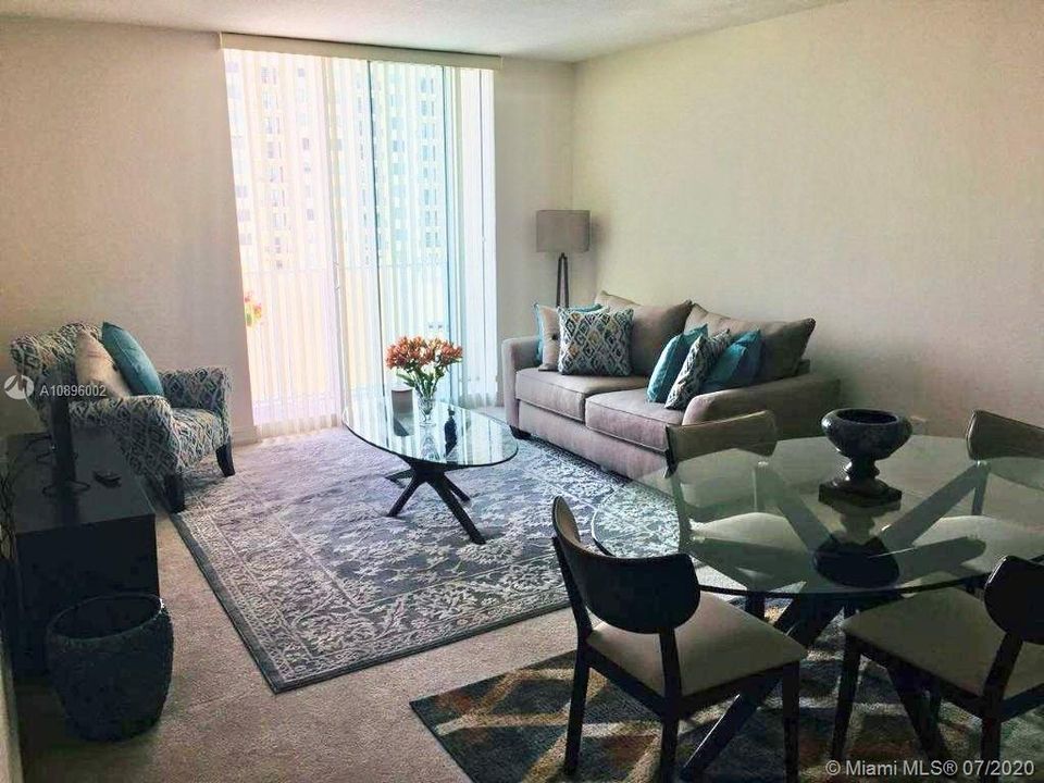 Recently Sold: $217,000 (1 beds, 1 baths, 703 Square Feet)