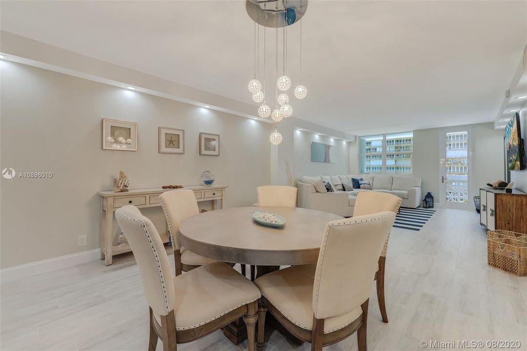 Недавно продано: $379,000 (1 спален, 1 ванн, 850 Квадратных фут)