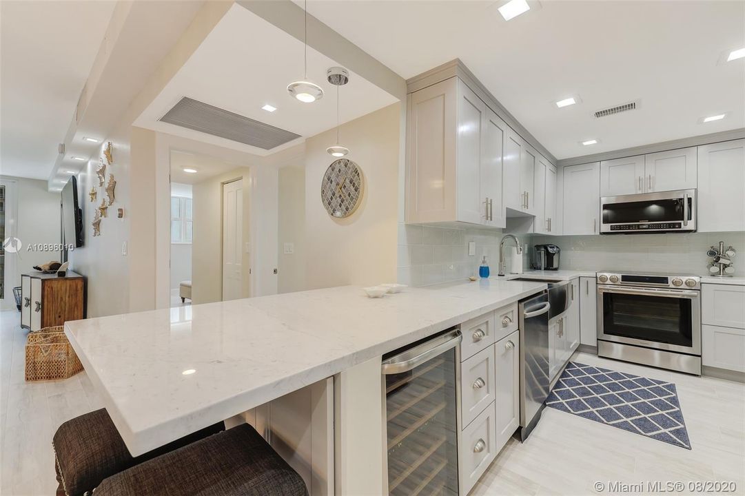 Недавно продано: $379,000 (1 спален, 1 ванн, 850 Квадратных фут)