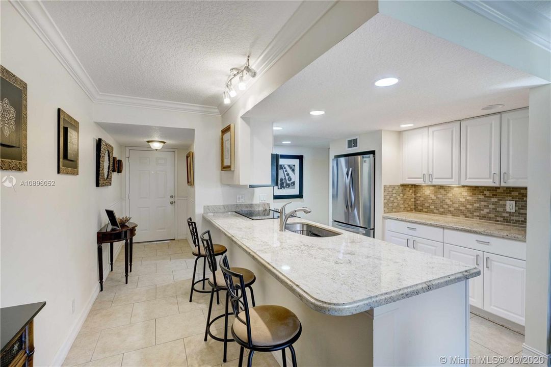 Recently Sold: $215,000 (1 beds, 1 baths, 713 Square Feet)