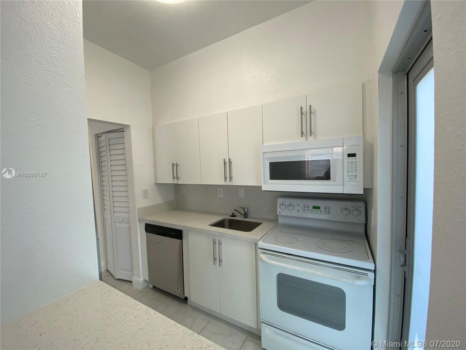 Недавно арендовано: $1,595 (2 спален, 2 ванн, 750 Квадратных фут)