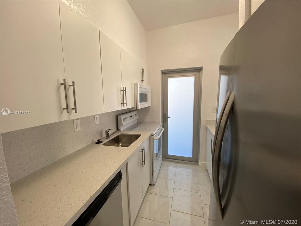 Недавно арендовано: $1,595 (2 спален, 2 ванн, 750 Квадратных фут)