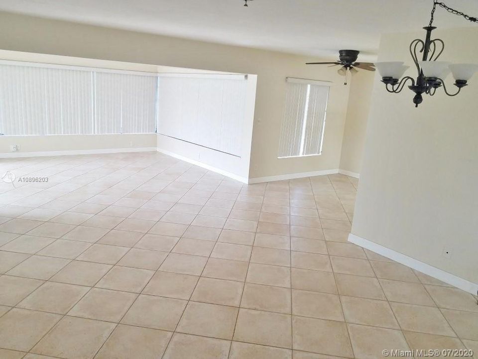 Vendido Recientemente: $439,000 (2 camas, 2 baños, 1458 Pies cuadrados)
