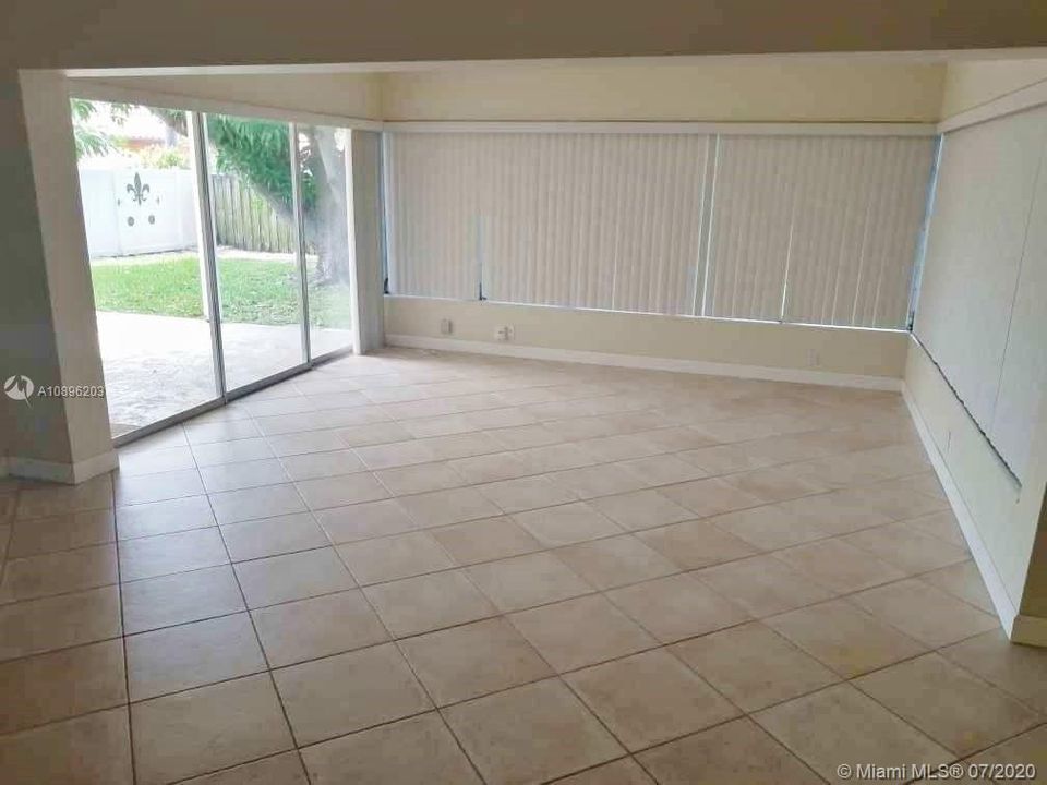 Vendido Recientemente: $439,000 (2 camas, 2 baños, 1458 Pies cuadrados)