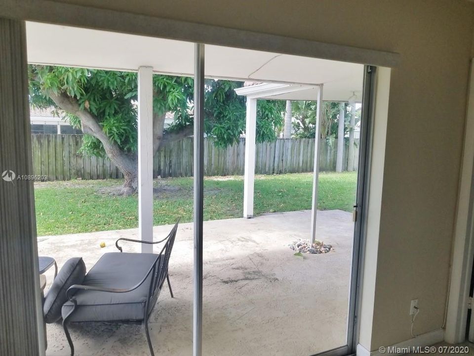 Vendido Recientemente: $439,000 (2 camas, 2 baños, 1458 Pies cuadrados)