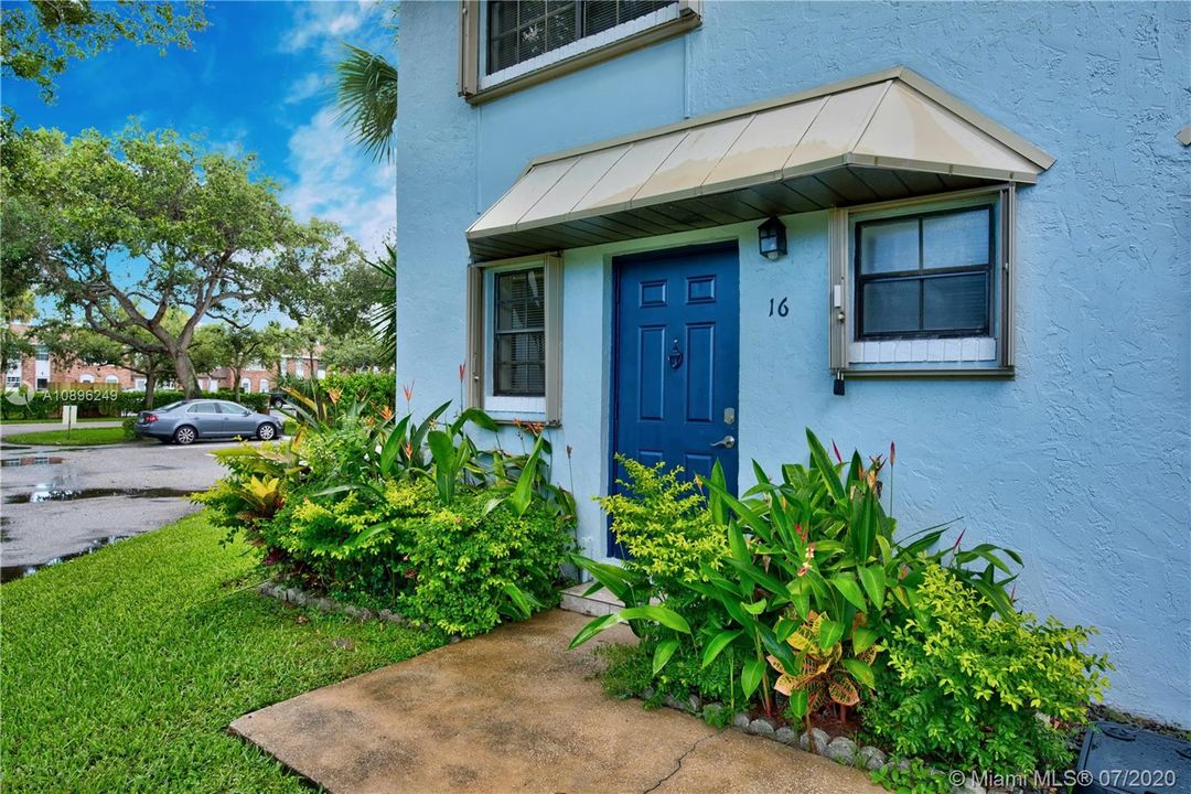 Recently Sold: $219,900 (2 beds, 1 baths, 1056 Square Feet)