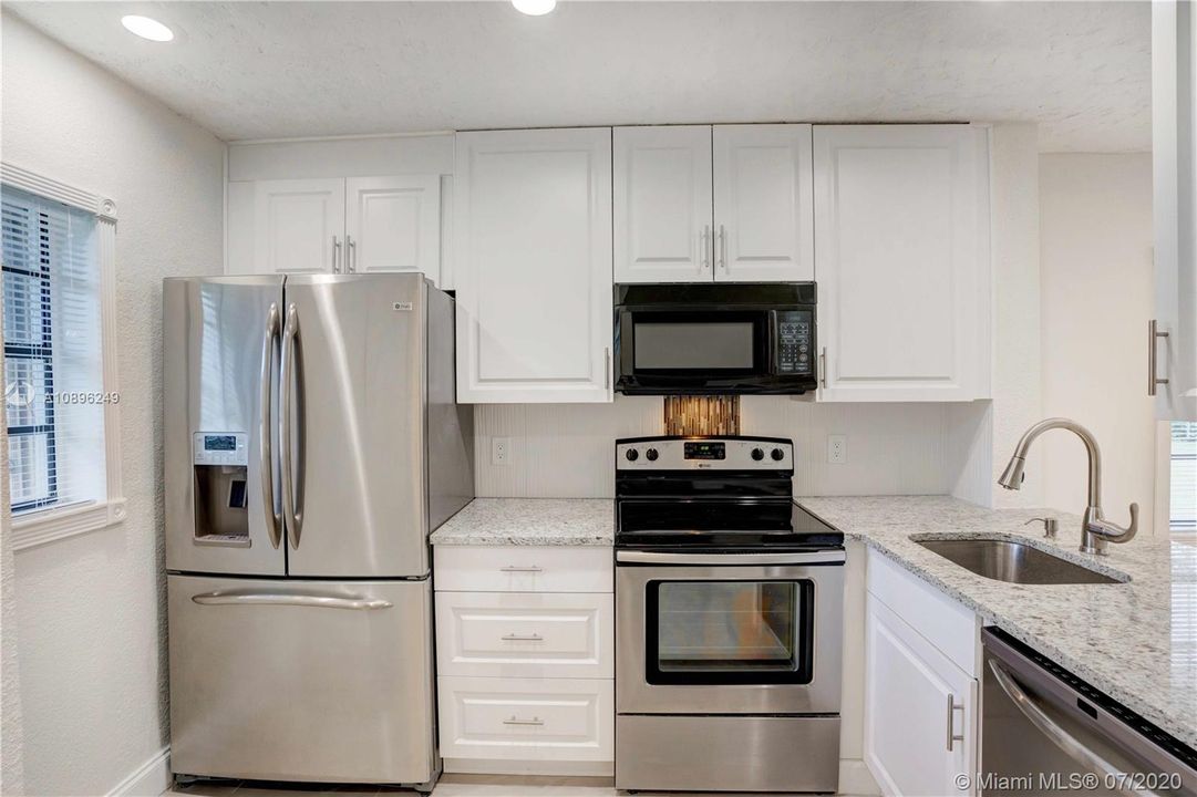 Recently Sold: $219,900 (2 beds, 1 baths, 1056 Square Feet)